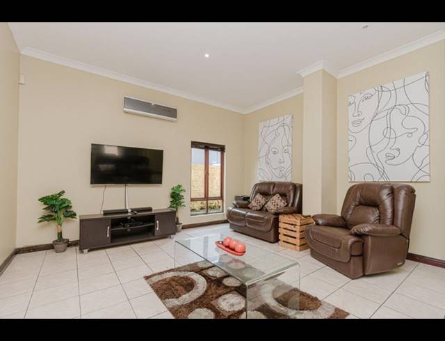 4 BEDROOM HOUSE FOR SALE IN BLUE VALLEY GOLF ESTATE